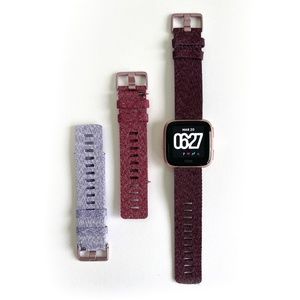 Fitbit VERSA Smartwatch Rose Gold FB504RGPK + 2 chargers + extra watch bands